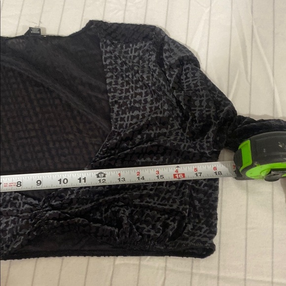 Skims Velvet Crop Top Logo 2X Soot Black Plus Size Logo Burnout Open Bust - Picture 8 of 10